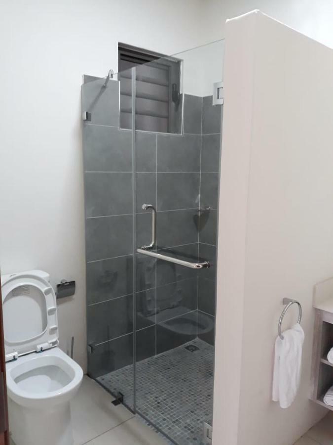 2 Bedroom Flat 15 Mins Walk From Flic En Flac Beach Bagian luar foto