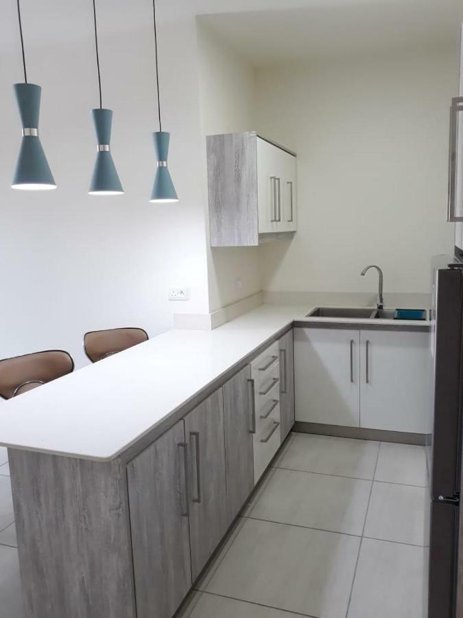 2 Bedroom Flat 15 Mins Walk From Flic En Flac Beach Bagian luar foto