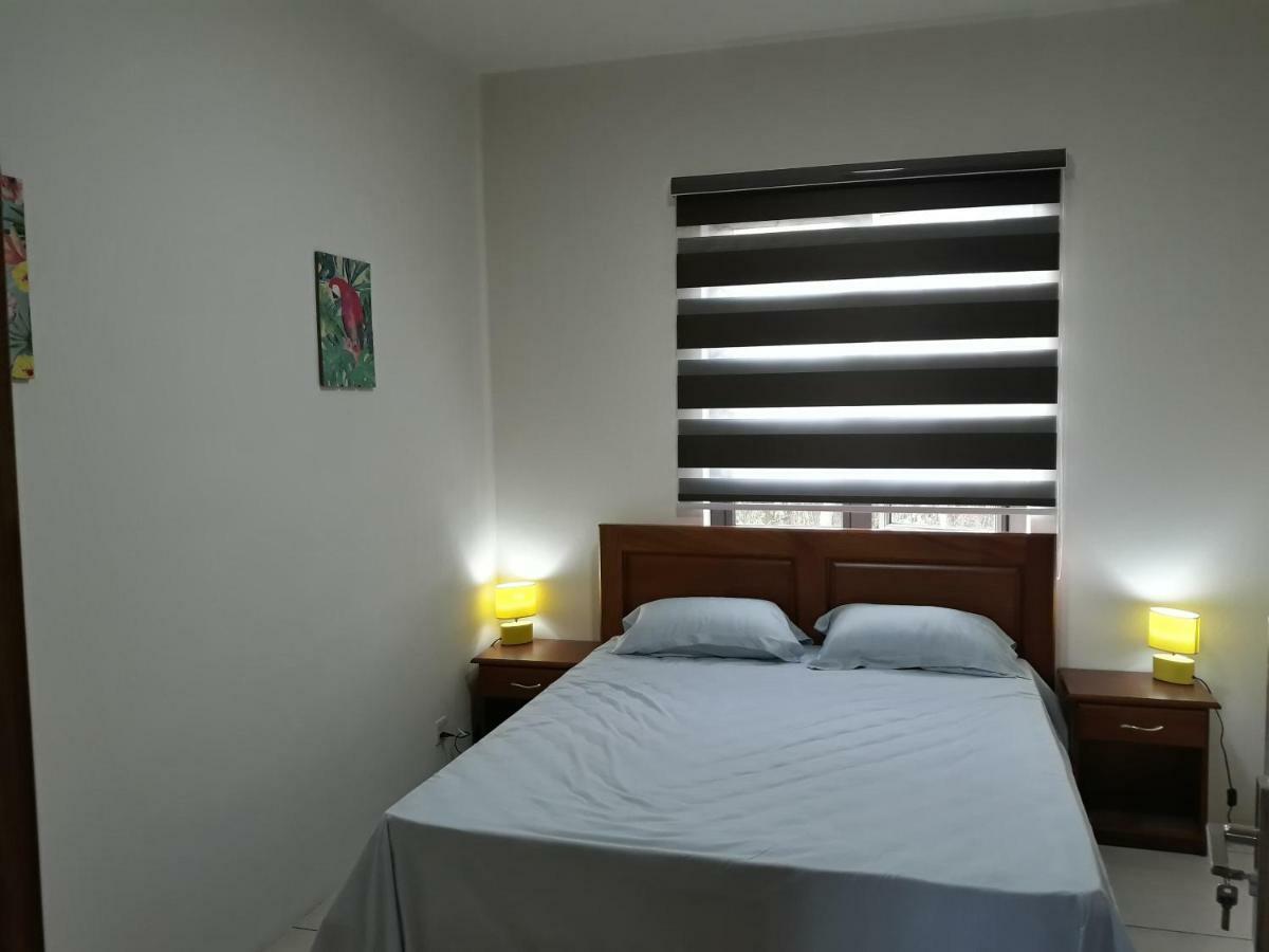 2 Bedroom Flat 15 Mins Walk From Flic En Flac Beach Bagian luar foto