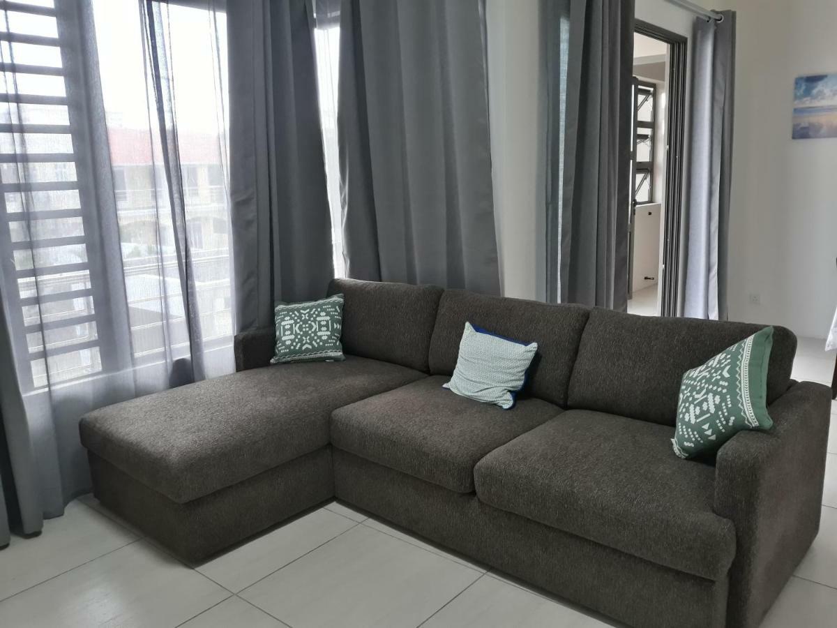 2 Bedroom Flat 15 Mins Walk From Flic En Flac Beach Bagian luar foto