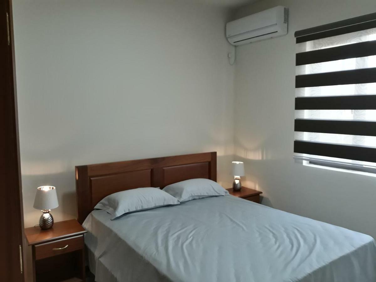 2 Bedroom Flat 15 Mins Walk From Flic En Flac Beach Bagian luar foto